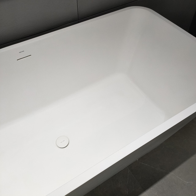 67 Zoll rechteckige freistehende Badewanne mit fester Oberfläche